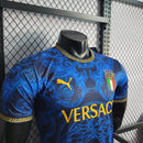 CAMISA VERSÃO PLAYER DA SELEÇÃO DA ITALIA 22/23 AZUL VERSACE