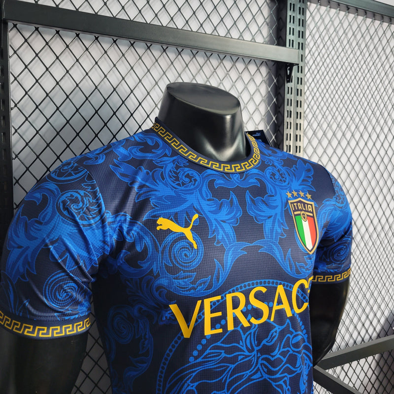 CAMISA VERSÃO PLAYER DA SELEÇÃO DA ITALIA 22/23 AZUL VERSACE