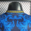 CAMISA VERSÃO PLAYER DA SELEÇÃO DA ITALIA 22/23 AZUL VERSACE